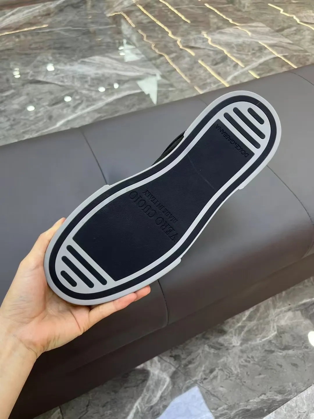 Men's shoes 💰460 [New style] 🐝🐝⚠️[DG] ⚠️High grade, top craftsmanship ⚠️Men's casual style, regular size 39 to 44 (45 can be customized ⚠️D &G Fashionable and casual style, unique design style! Fully original single-layer calfskin hollow design, inner calfskin latex back foot! Exclusive for summer! Original TPU outsole! Look at the details of the quality, and it can stand up to all kinds of tests!